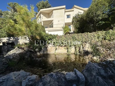 /international/fr/roquebrune-cap-martin-provence-alpes-cote-d-azur-310107362719/