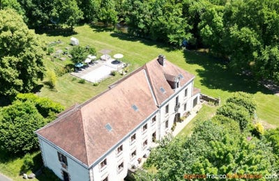/international/fr/saint-medard-d-excideuil-aquitaine-310107256939/