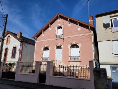 /international/fr/montlucon-auvergne-310098905702/
