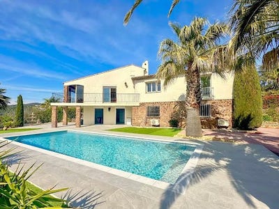 /international/fr/roquebrune-sur-argens-provence-alpes-cote-d-azur-310100991349/