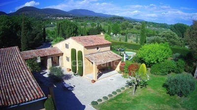 /international/fr/lourmarin-provence-alpes-cote-d-azur-310100280867/