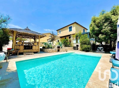 /international/fr/nimes-languedoc-roussillon-310101033370/