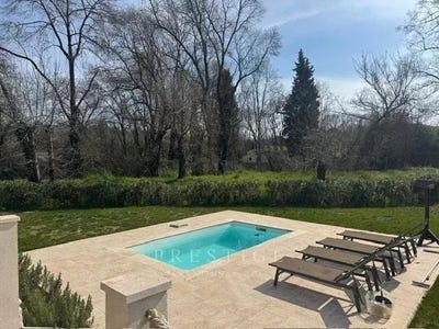 /international/fr/chateauneuf-grasse-provence-alpes-cote-d-azur-310101045240/