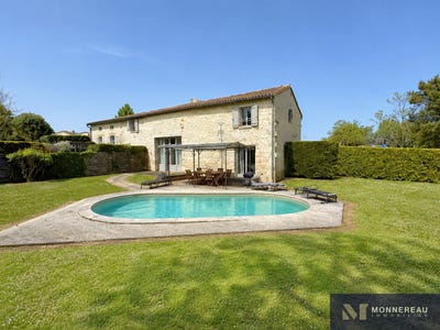 /international/fr/chalais-charente-310108526035/