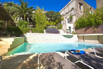 /international/fr/pezenas-languedoc-roussillon-310105899002/