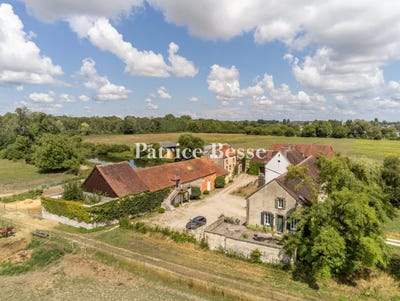 /international/fr/joigny-burgundy-310101802895/