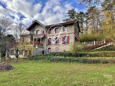 /international/fr/voutenay-sur-cure-burgundy-310106682883/
