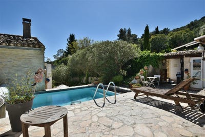 /international/fr/calvisson-languedoc-roussillon-310108465359/