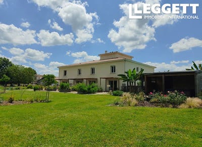 /international/fr/leoville-charente-310100698309/