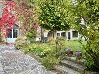 /international/fr/la-roche-guyon-ile-de-france-310107218816/