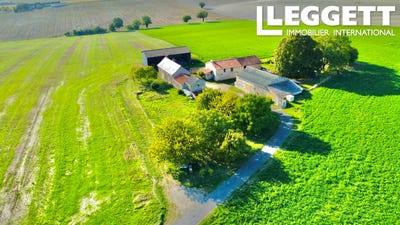 /international/fr/saint-gervais-les-trois-clochers-charente-310102639367/