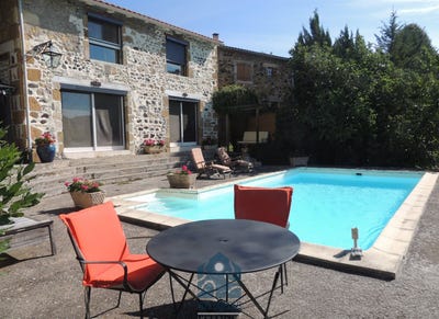 /international/fr/saint-maurice-auvergne-310106594798/