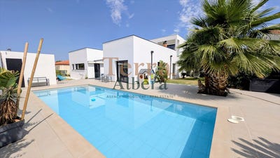 /international/fr/laroque-des-alberes-languedoc-roussillon-310119358004/