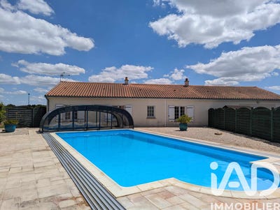 /international/fr/thouars-charente-310107737196/