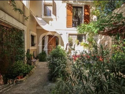 /international/fr/saint-remy-de-provence-provence-alpes-cote-d-azur-310099111136/
