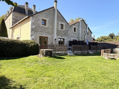 /international/fr/piegut-pluviers-aquitaine-310107560783/