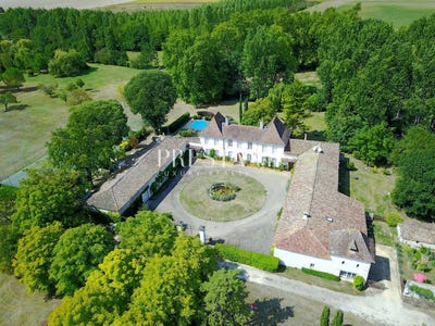 /international/fr/beaumont-du-perigord-aquitaine-120093574803/