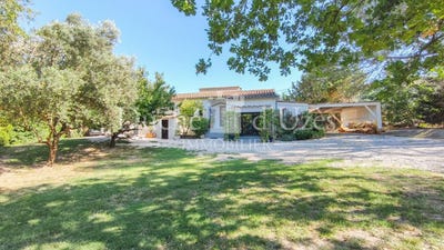 /international/fr/uzes-languedoc-roussillon-310108944576/