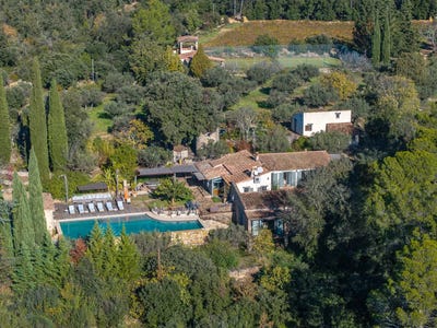 /international/fr/entrecasteaux-hh-15808137-entrecasteaux-provence-alpes-cote-d-azur-310100957625/