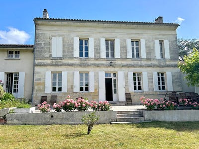 /international/fr/saint-emilion-aquitaine-310100794235/?lang=en