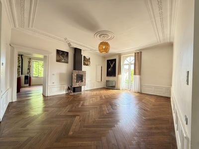 /international/fr/lons-le-saunier-franche-comte-310108372125/