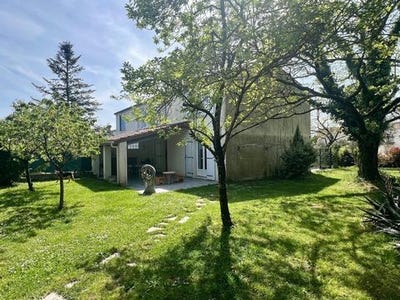 /international/fr/saint-jean-d-angely-charente-310107274732/