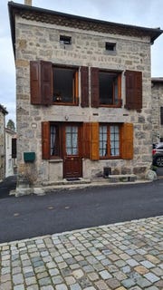 /international/fr/saint-romain-lachalm-auvergne-310107649881/