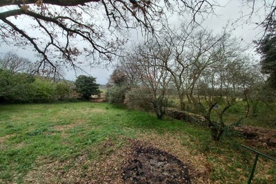 /international/fr/uzes-languedoc-roussillon-310107430215/