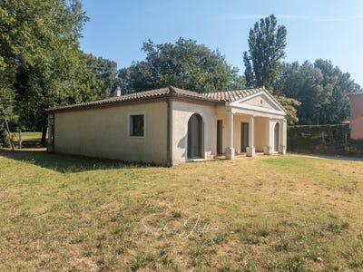 /international/fr/montboucher-sur-jabron-rhone-310119395949/