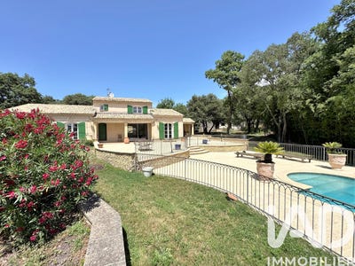 /international/fr/uzes-languedoc-roussillon-310107709452/