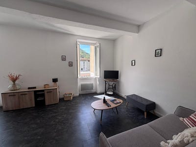 /international/fr/fontaine-de-vaucluse-provence-alpes-cote-d-azur-310110164728/