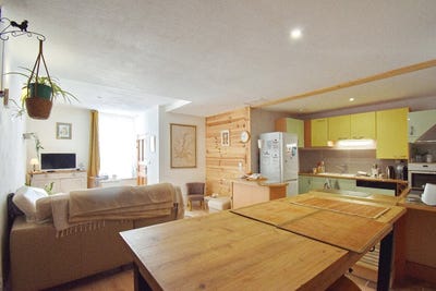 /international/fr/pezenas-languedoc-roussillon-310109761077/