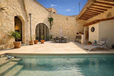 /international/fr/saint-gilles-languedoc-roussillon-310106944138/