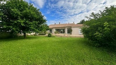 /international/fr/saintes-charente-310108565746/?lang=th
