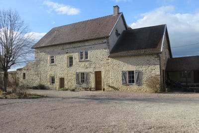 /international/fr/semur-en-auxois-burgundy-310106282846/