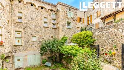 /international/fr/saissac-languedoc-roussillon-310098868294/