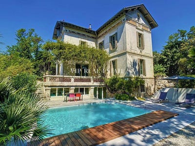 /international/fr/villeneuve-les-avignon-languedoc-roussillon-310100459951/