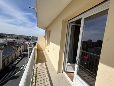 /international/fr/cholet-pays-de-la-loire-310100700574/