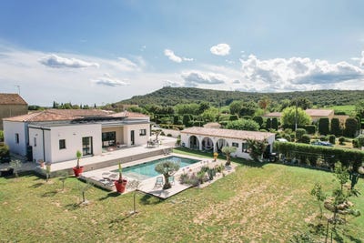 /international/fr/uzes-aquitaine-310108056543/