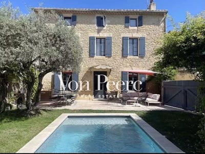 /international/fr/pujaut-languedoc-roussillon-310106593078/