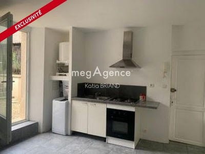 /international/fr/laval-pays-de-la-loire-310107678417/