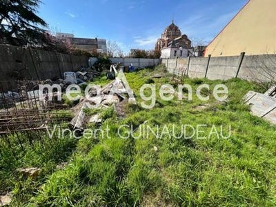 /international/fr/cholet-pays-de-la-loire-310099090582/