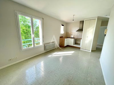 /international/fr/l-isle-jourdain-charente-310107008381/