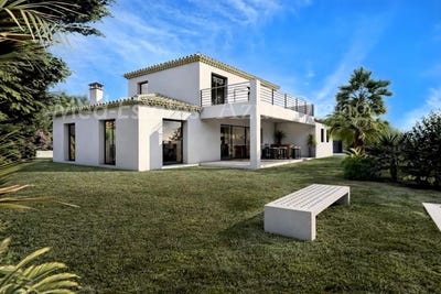 /international/fr/grimaud-provence-alpes-cote-d-azur-310108265545/
