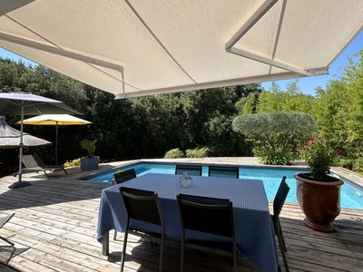 /international/fr/uzes-languedoc-roussillon-310120074864/