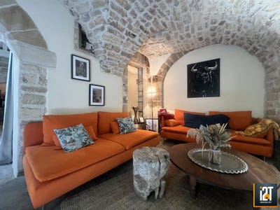 /international/fr/arpaillargues-et-aureillac-languedoc-roussillon-310109459439/