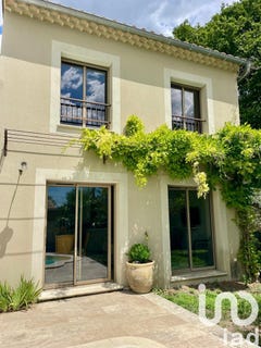 /international/fr/l-isle-sur-la-sorgue-provence-alpes-cote-d-azur-310101106574/?lang=en