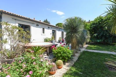 /international/fr/nimes-languedoc-roussillon-310098922528/