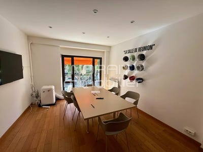 /international/fr/2-place-magenta-nice-provence-alpes-cote-d-azur-310106548740/