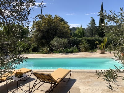 /international/fr/uzes-languedoc-roussillon-310109023435/?lang=th